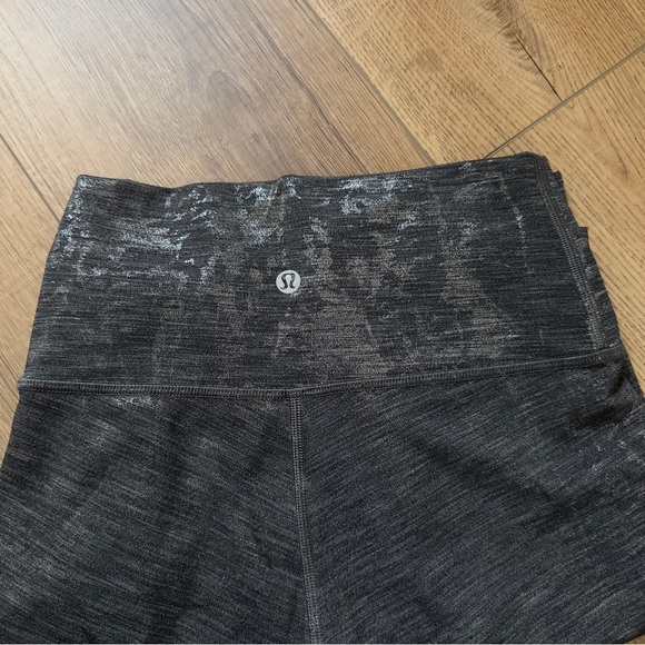 Lululemon High Rise Wunder Under Silver Gray Metallic Leggings Size 0 - Picture 6 of 7